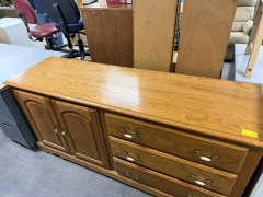 DRESSER W\/ MIRROR