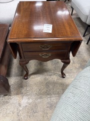 Thomasville Drop leaf end table