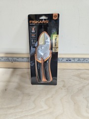 Fiskars Titanium Anvil Pruner (MS)