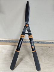 Fiskars Wavy Blade Hedge Shears (MS)