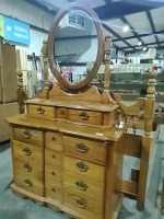 Dresser w\/oval mirror 3182