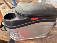Rubbermaid Electric Car Cooler\/Heater