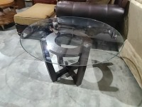 Round glass table 3190