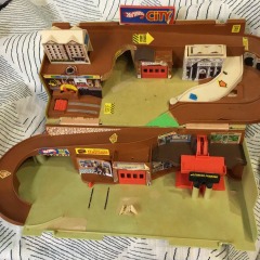 Vtg 1979 Hot Wheels City Sto-N-Go Playset Toy Mattel Fold Up Garage Fire Station
