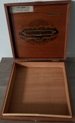 Sancho Panza Primoroso wooden cigar box.