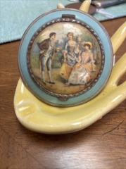 Vintage compact