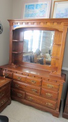 Dresser w\/Mirror Hutch