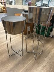 CosmoLiving Silver Metal Planter w\/ removeable stand - Set of 2