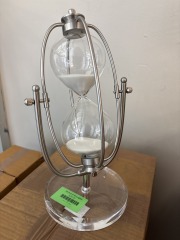 3D Swivel Hourglass