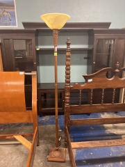 Elegant Wood-look Floor Lamp