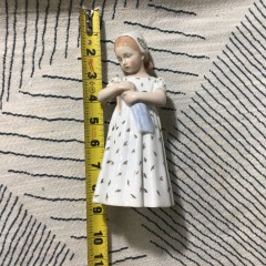 B&G BING & GRONDAHL FIGURINE GIRL WITH DOLL
