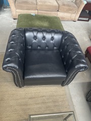 Tufted arm chair