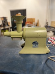 VINTAGE GE JUICER
