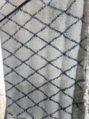 8x10 grey & white rug 3267