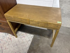 Tachuri Geometric Desk