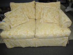 Love Seat w\/Pillows