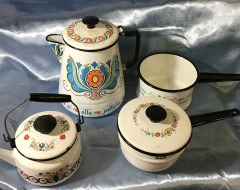Collection of vintage white enamelware 4pcs