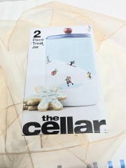 2-piece Treat Jar.