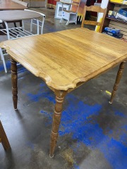 Classic Country Vintage Dining Table