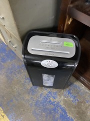 Insignia 10-Sheet Micro-Cut Shredder