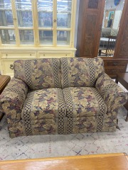 Vintage Lattice Harvest Tapestry Loveseat (AS IS: No Legs)