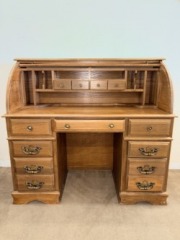 Online: D-Roll-up Oak Desk