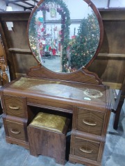 Dressing table w\/seat 3340
