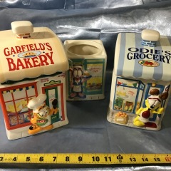 Set of 3 Vintage 1990's Danbury Mint Garfield Ceramic Kitchen Canisters. *Arlene's Cafe Has No Lid*