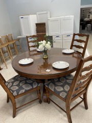 Round Table, 2 leaves, 4 chairs