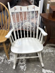 WHITE ROCKING CHAIR
