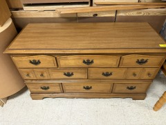 DRESSER