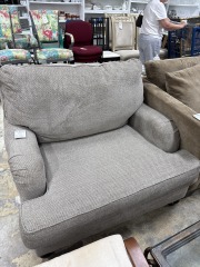 HOUNDSTOOTH LASRGE ARMCHAIR