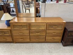 9 Drawer Dresser\/Mirror