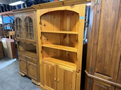 CORNER HUTCH