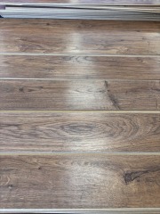 Laminate Flooring Aprox 200sqft