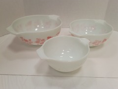 Vintage Pyrex Gooseberry Bowl Set