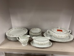 1970s Japanese Chinaware 20 pc Set