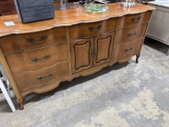 Traditional 9 Drawer Dresser