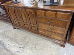 Thomasville 2 Door\/4 Drawer Dresser w\/mirror