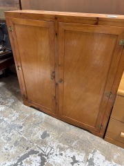 Pine 3 Shelf Cabinet