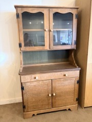 Online: Wooden Hutch