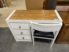 DESK \/ W CHAIR