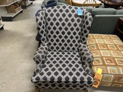 LIVING ROOM CHAIR