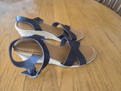 Women\u2019s Black Strappy Flat Sandals