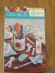 The Pioneer Woman Sweet Rose 20-Piece Kitchen Gadget Set