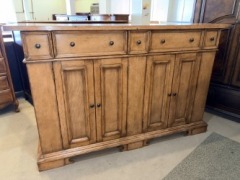 Online: D-Credenza \/ Buffet