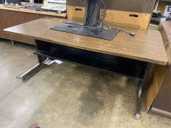 Metal & Wood Look Desk