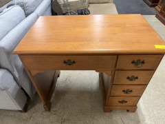 STUDENT DESK