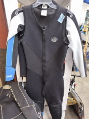 Black NRS Sleevelese neopren WetSuit