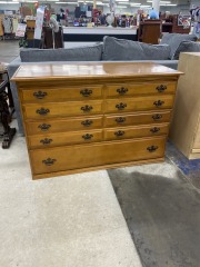Maple Colonial Style Dresser